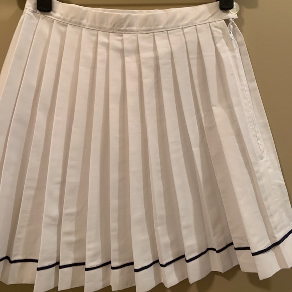 WHITE PLEATED HAND-MADE MINI SKIRT - Picture 3 of 9